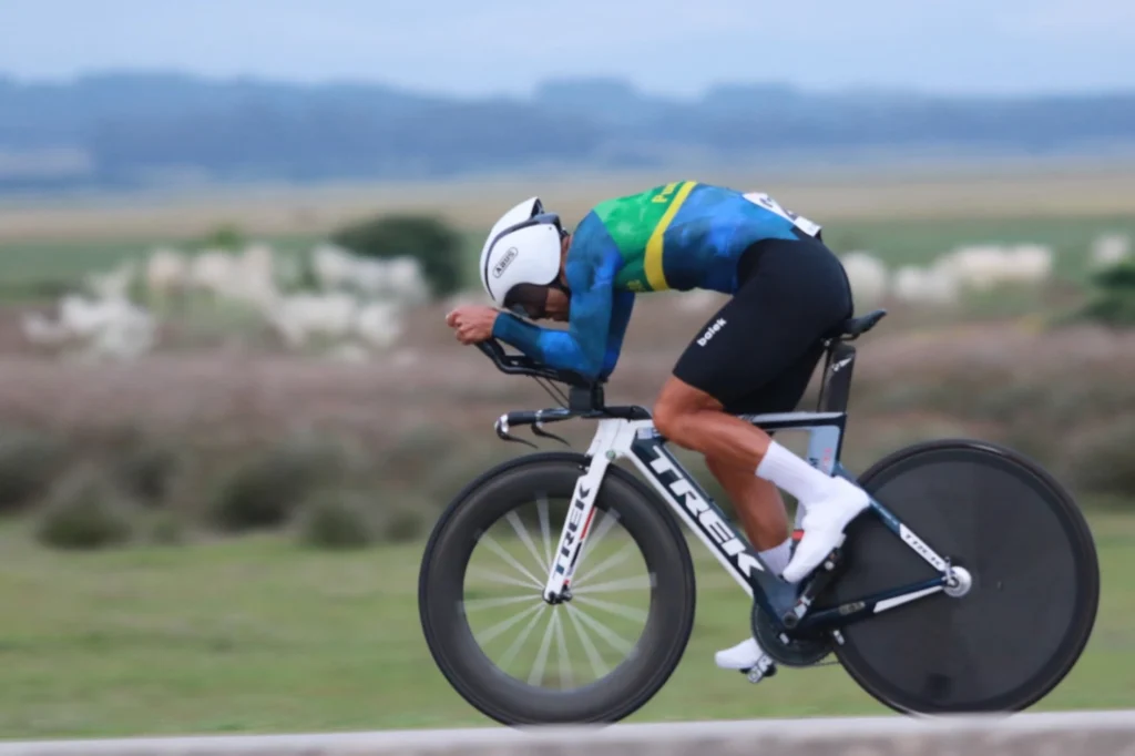 Ignacio Maldonado (Club Ciclista Punta del Este) en la contrarreloj de Rutas de América 2025